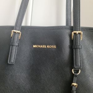 Michael Kora tote